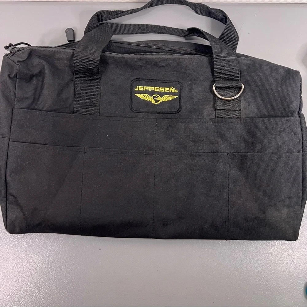 Jeppesen Flight Duffle Overnight Bag Pilot Aviation Black‎ 16x9x5 1/2” Dual Zip